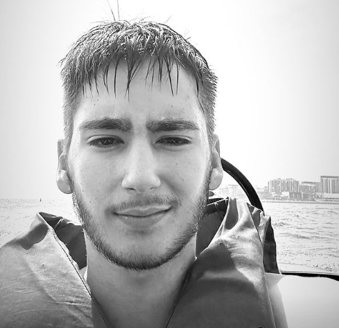 Kan Džinović ne prestaje da privlači pažnju: Sin Harisa i Meline novom fotkom uzburkao mreže (FOTO) 1 Screenshot 2024 03 12 091721