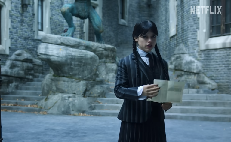 9 fascinantnih činjenica o trenutno najgledanijoj seriji u Srbiji: Gde je sniman Netflixov hit “Wednesday” i šta su sve glumci radili zbog uloge 4 Screenshot 2025 08 13 121529