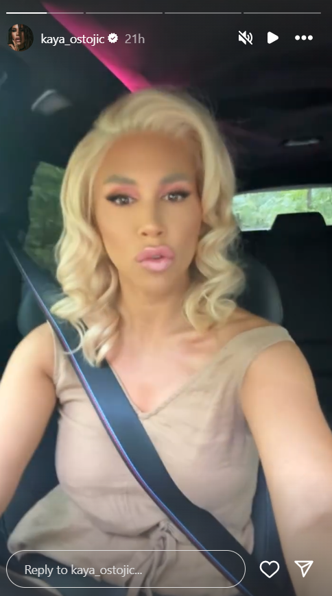 Da li je prepoznajete? Popularna pevačica prošla kroz drastičnu transformaciju, ovakvu promenu niko nije očekivao (FOTO) 2 Screenshot 2025 08 18 095644