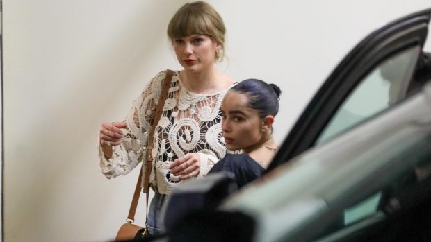 Ona je pisala pesme o njemu, a sada je njena bliska prijateljica "upecala" slavnog pevača: Šta Tejlor Svift misli o najnovijem slavnom paru? 19 profimedia 0815164856