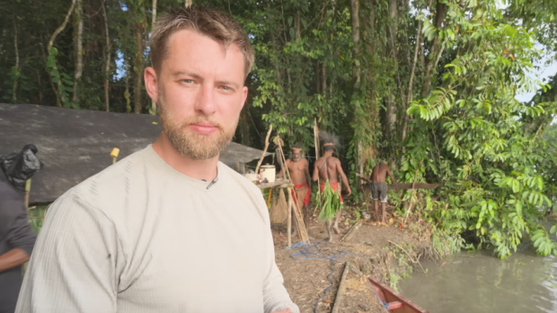 Šokantni izazov ga umalo koštao života: Jutjuber doživeo dramu na "ostrvu kanibala", pa izazvao oprečne komentare fanova (VIDEO) 19 Screenshot 2025 09 01 123132