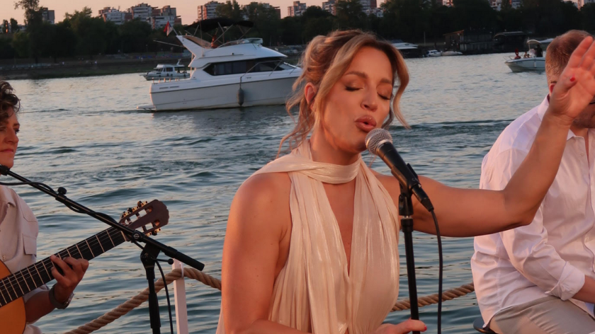 "Poslednja želja moje mame je bila da snimim ovu pesmu": Tijana Bogićević progovorila o dirljivoj numeri koja je rasplakala region 1 Screenshot 2025 09 02 123319