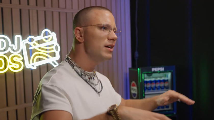 Relja Popović pokrenuo urnebesni trend na TikToku: Svi pokušavaju da odrepuju njegov čuveni stih – mnogi bezuspešno! (VIDEO) 1 Screenshot 2025 10 17 110434