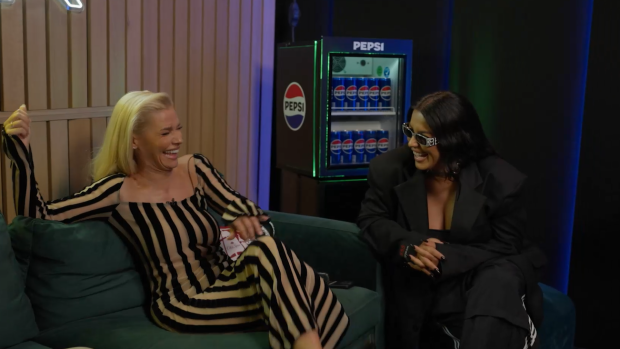 Jedan stih nikako nisu mogle da ponove: Nataša i Seka bezuspešno pokušavale da otpevaju Reljinu pesmu, pa umalo ostale bez daha od smeha 19 Screenshot 2025 10 17 110741