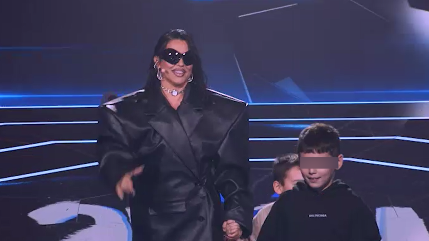Naslednici Seke Aleksić na sceni IDJ Pepsi Show-a! Pevačica dobila pojačanje, emotivan trenutak raznežio publiku 1 Screenshot 2025 11 14 113803