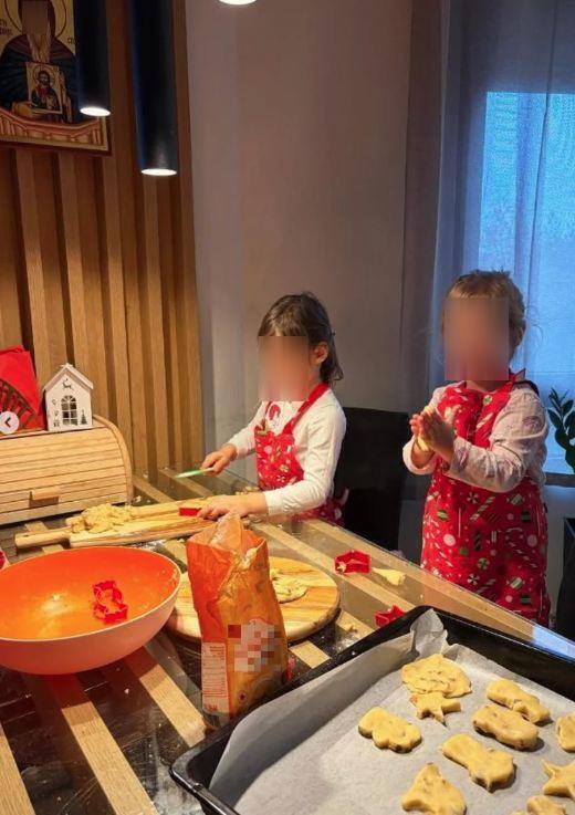 Praznična čarolija u domu Lune Đogani i Marka Miljkovića: Porodični prizor raznežio fanove, a jedan komentar svima je zapao za oko (FOTO) 2 2449663