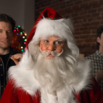 Deluje apsurdno, ali je uspeo da iznenadi gledaoce: Evo zašto je "My Secret Santa" trenutno najgledaniji film na Netflixu u Srbiji 3 Screenshot 2025 12 11 111320