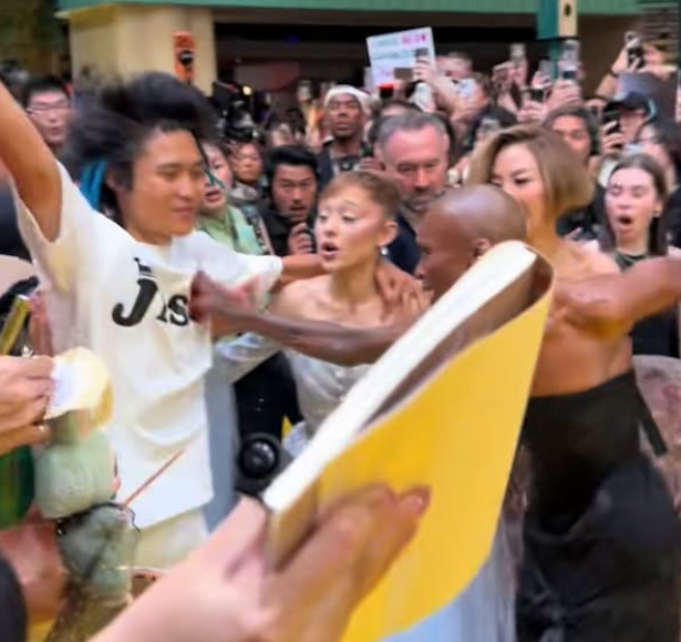 Napao je Arijanu Grande, a sada je izbačen sa koncerta Lejdi Gage! Problematični influenser ponovo pokušao da izazove haos 1 Screenshot 2025 12 12 112145