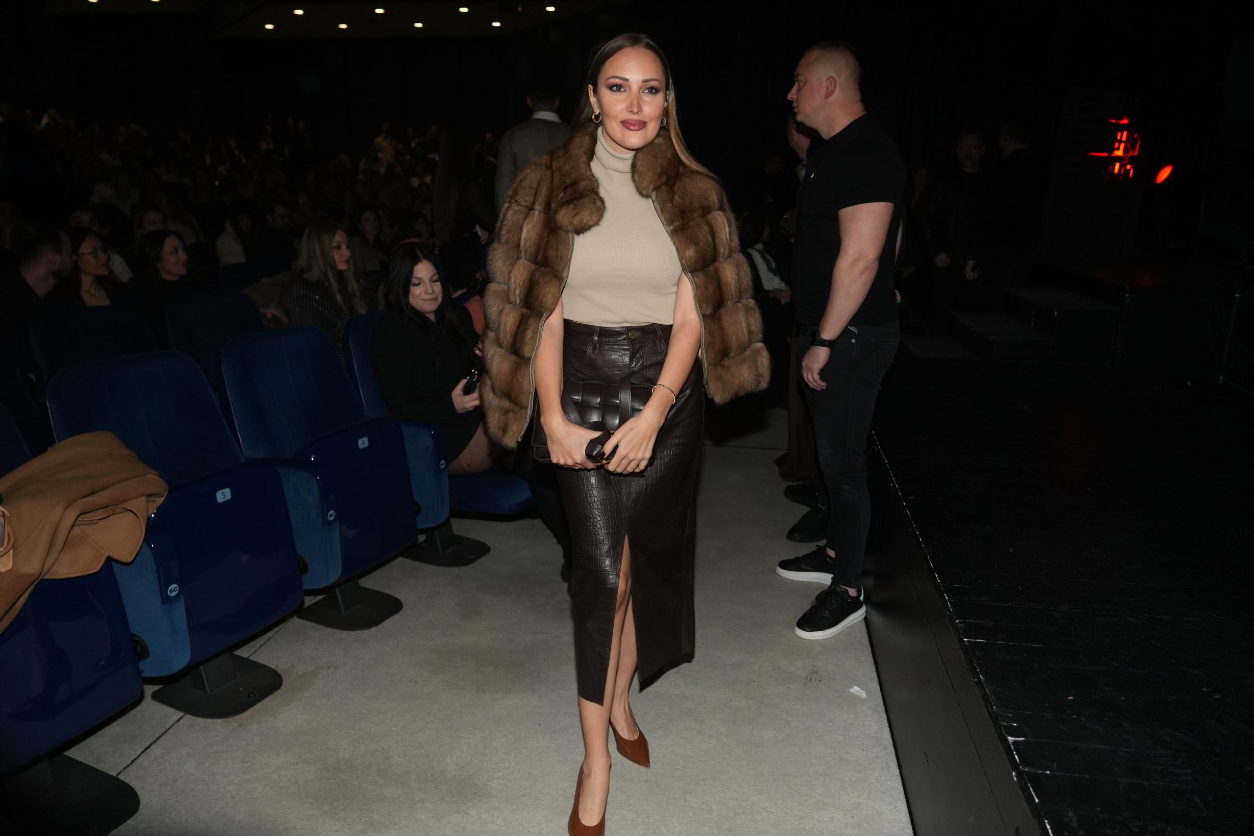 Aleksandra Prijović u luksuznom autfitu od 35.000 evra privukla svu pažnju - o ovim detaljima svi pričaju! (FOTO) 2 emina jahovic 24122025 0045 scaled