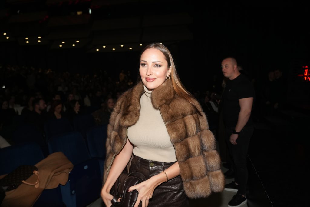 Aleksandra Prijović u luksuznom autfitu od 35.000 evra privukla svu pažnju - o ovim detaljima svi pričaju! (FOTO) 1 emina jahovic 24122025 0050